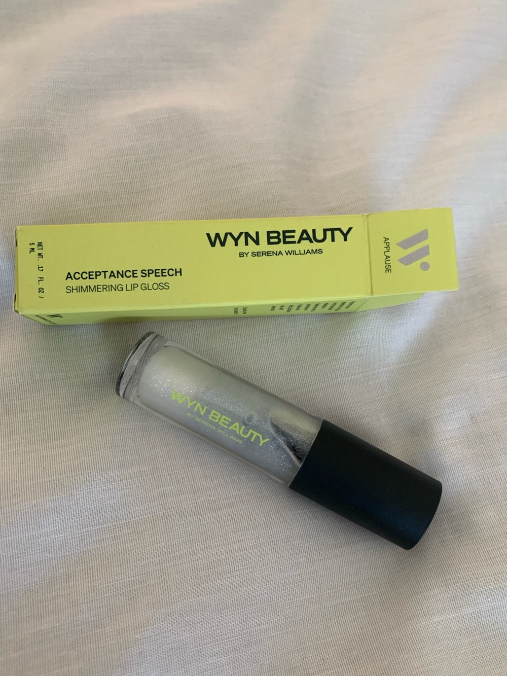 NIB Wyn Beauty ACCEPTANCE SPEECH SHIMMERING HYDRATING LIP GLOSS Applause